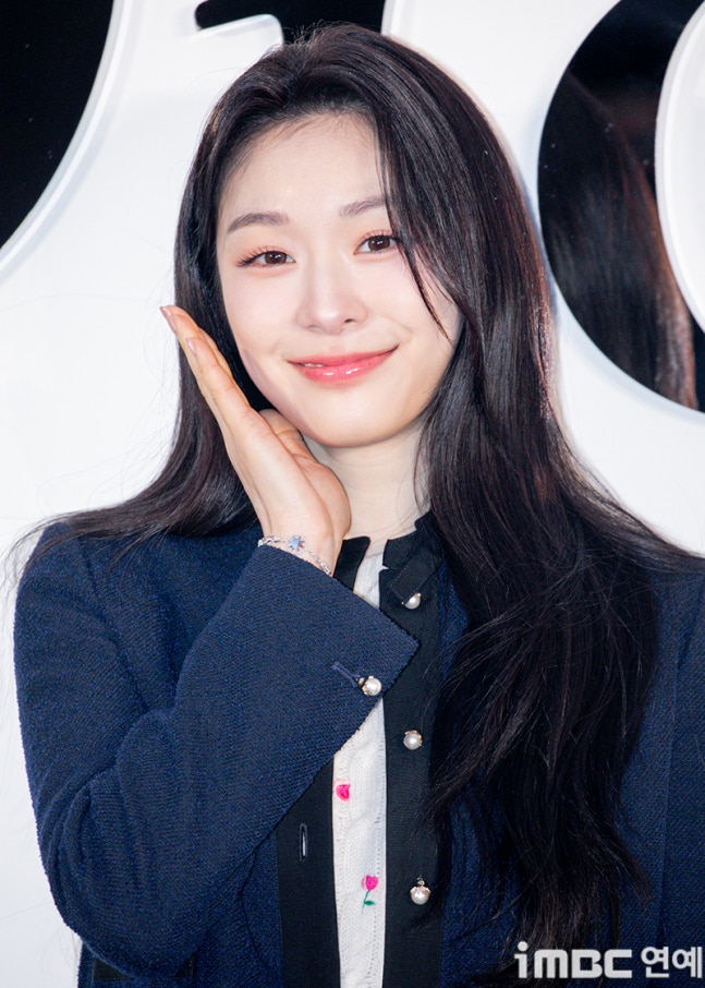 [잡담] 250107 디올 포토콜 행사 참석한 김연아 기사사진 | 인스티즈
