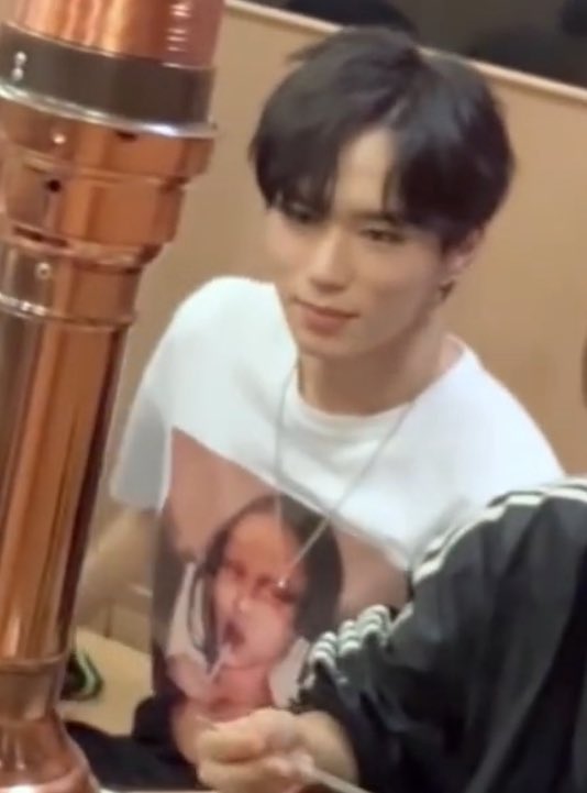 [잡담] 알디원 준서 어렸을때 사복 이랬는데 | 인스티즈