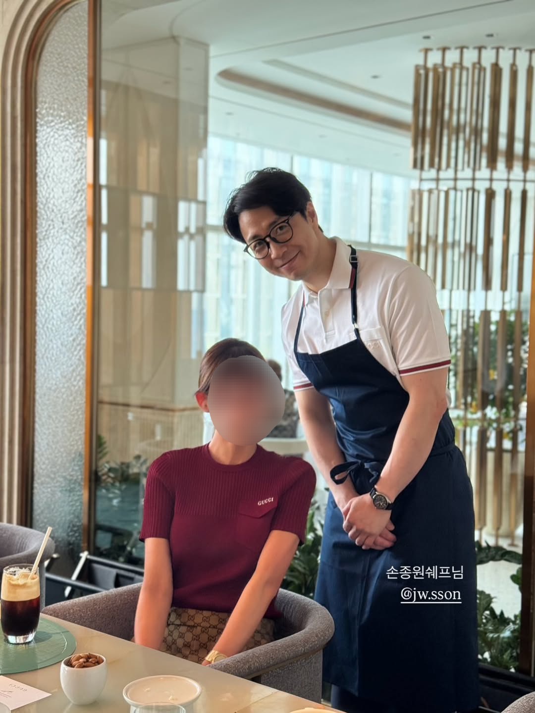 [잡담] 손종원 이타닉에서 다른 앞치마 사복에 입은 적 있는데 | 인스티즈