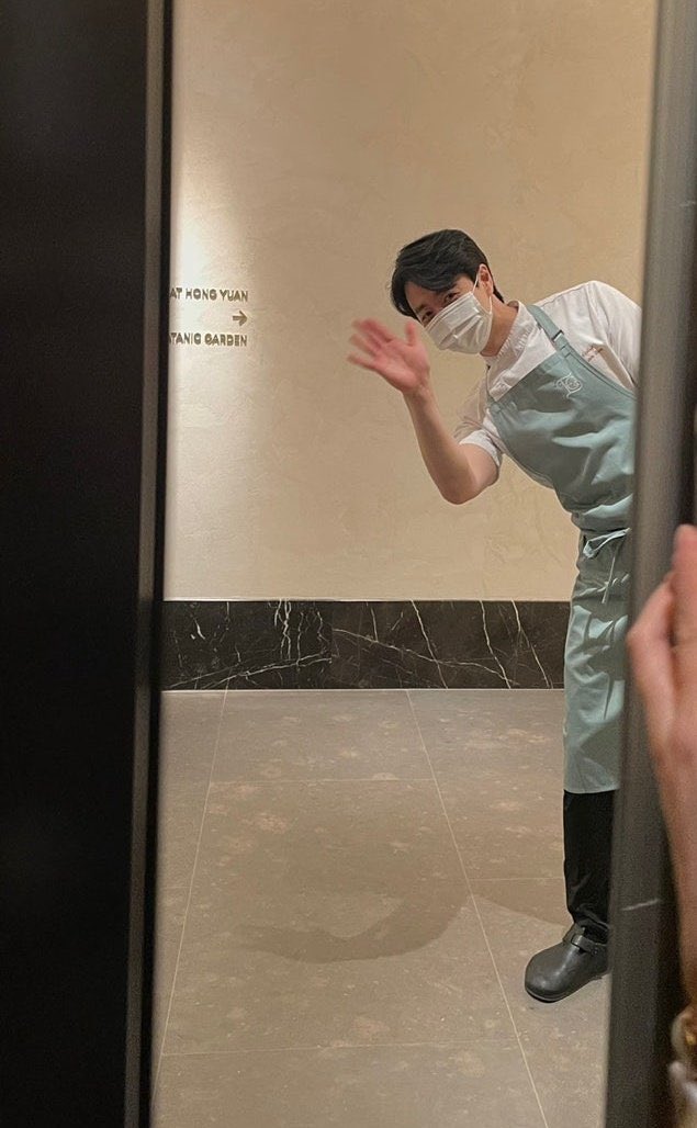 [잡담] 손종원 이타닉 앞치마 입고 서비스하러 나올 때 | 인스티즈