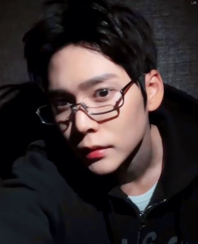 [잡담] 라이즈 은석 네모난 안경 진짜 잘어울림.. | 인스티즈