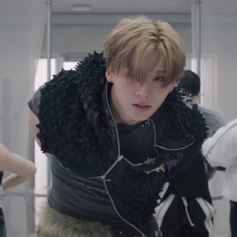 [잡담] 이상원 이분 또 옷 반만 입었다 | 인스티즈