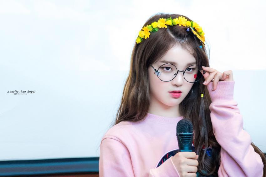 깜짝 몰래카메라를 위해 멤버들 모르게 V앱을 킨 오마이걸 멤버 | 인스티즈