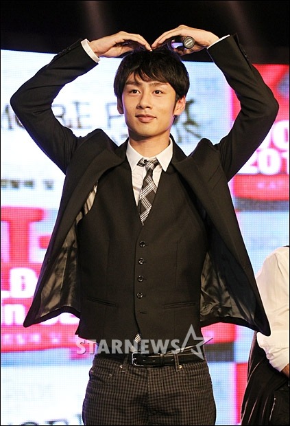 ㅇㅇ이는 친한이라 우익 아니거든요! | 인스티즈