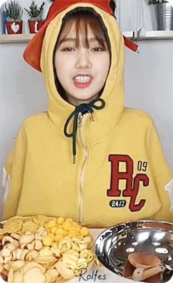 사신 촛불끄기 게임하는 오마이걸 멤버들 (데이터주의) | 인스티즈