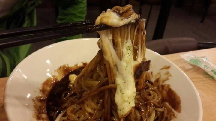 호불호 제법 갈리는 짜장면 | 인스티즈