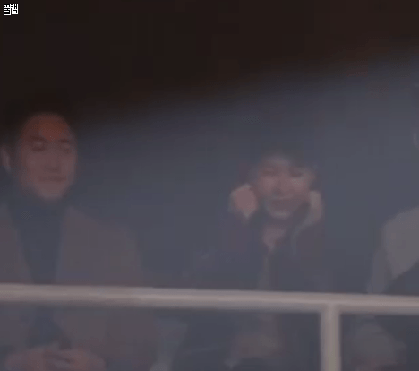 아이유 콘서트에서 갑자기 우는 유인나.jpgif | 인스티즈