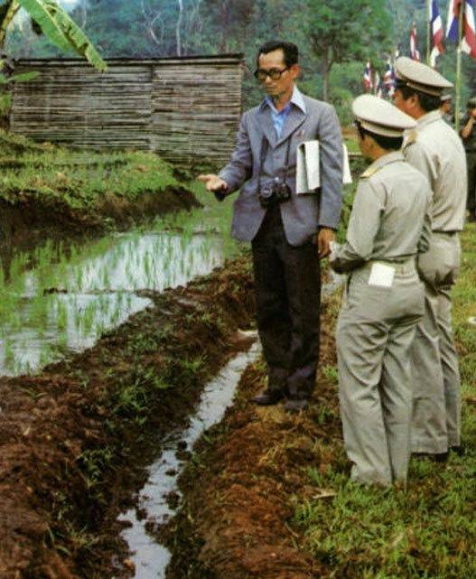 모든 태국인이 존경하는 푸미폰 국왕 서거 (존경받는 이유) | 인스티즈