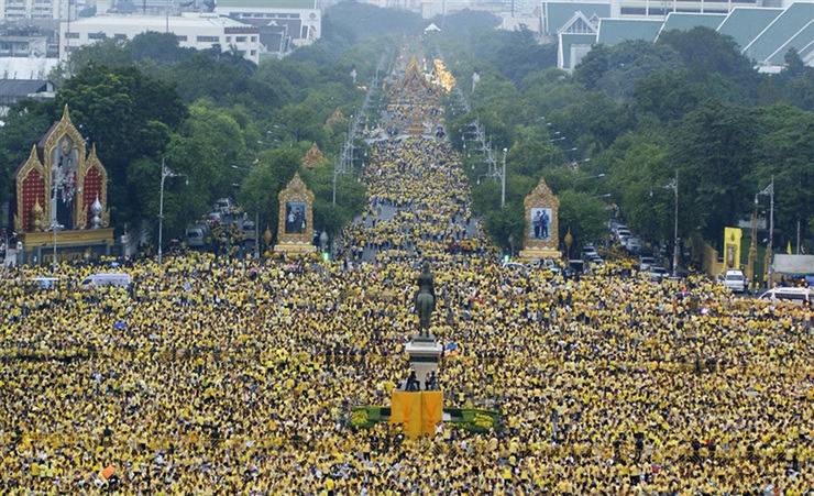 모든 태국인이 존경하는 푸미폰 국왕 서거 (존경받는 이유) | 인스티즈