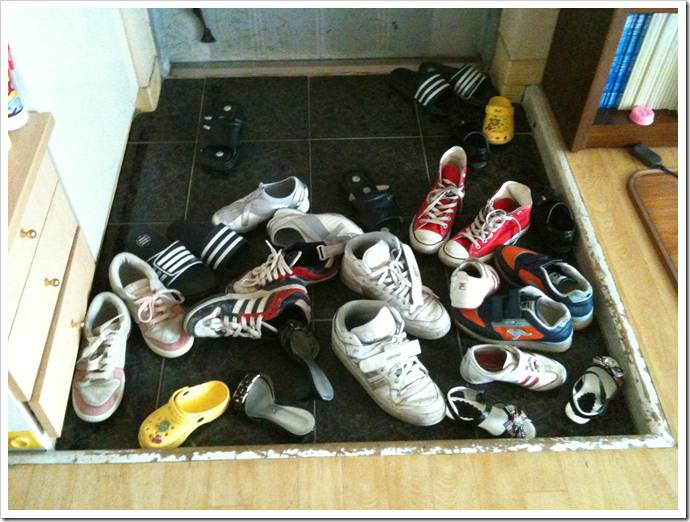 현관의 신발 놓는 방향 왜 그럴까?? | 인스티즈