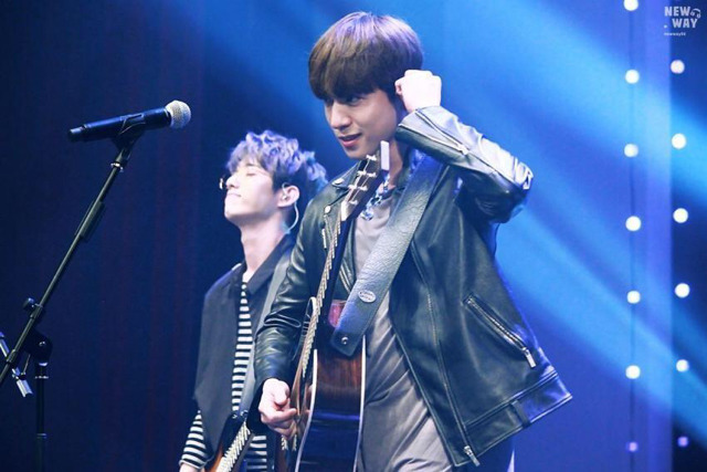 데이식스 기타치는애 | 인스티즈