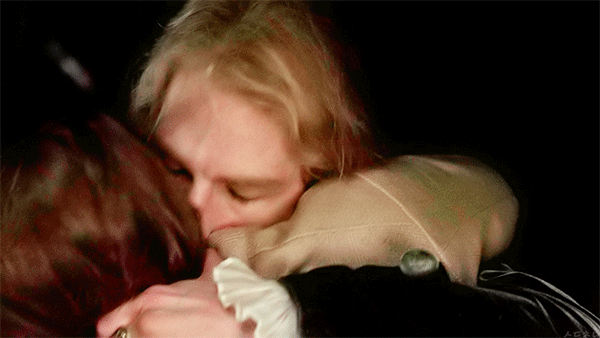 [뱀파이어와의인터뷰] 사실상 베드신.gif | 인스티즈