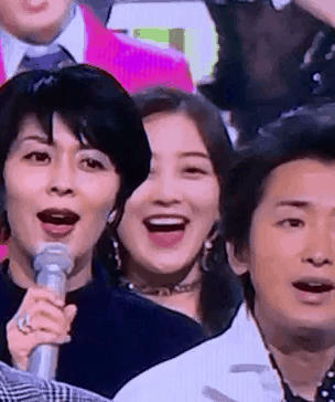 홍백가합전 뒤에서 열창하는 트와이스 지효의 모습이 화제.gif | 인스티즈