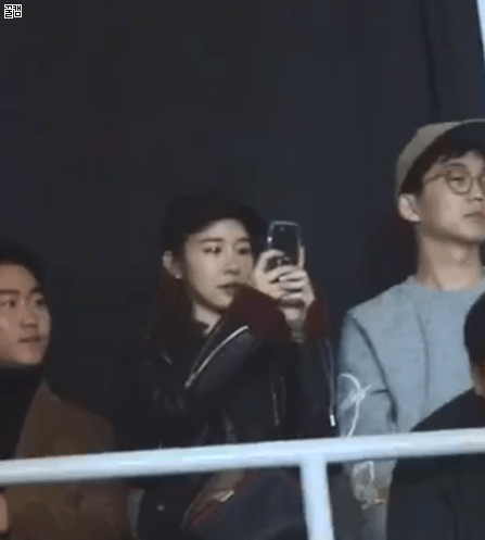 아이유 콘서트에서 갑자기 우는 유인나.jpgif | 인스티즈