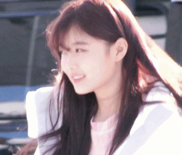 실물 느낌 나는 오늘의 김유정 움짤 | 인스티즈