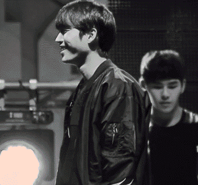 아이돌들의 매력적인 순간들.gif | 인스티즈