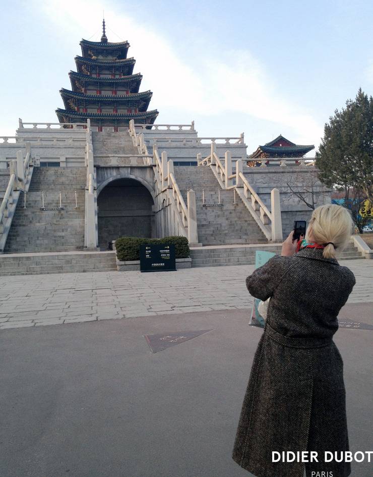 인터뷰 중 뜬금없이 한국에 대한 사랑을 고백한 프랑스 배우 레아 세이두 | 인스티즈