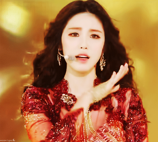 코디피셜 한달동안 자기 영혼을 갈아넣었다는 전효성 지난 활동 의상.gif | 인스티즈