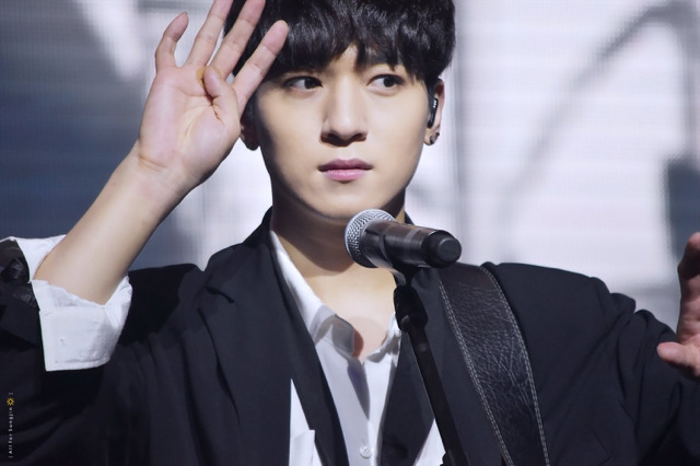 데이식스 기타치는애 | 인스티즈