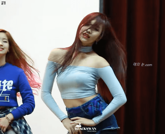 의상이 ㄷㄷ한 트와이스 미나.gif | 인스티즈