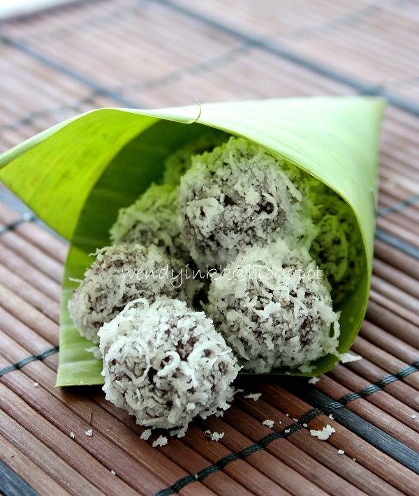 코코넛 가루가 듬뿍 뿌려진 말레이시아 꿀떡.jpg | 인스티즈