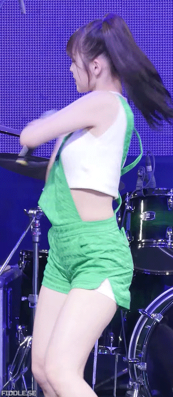 얼굴은 애기애기한데 몸매는 또 느낌이 다른 오마이걸 아린.GIF | 인스티즈