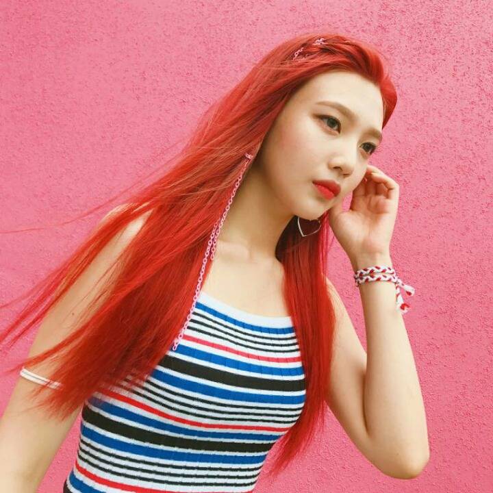 배꼽 노출한 조이 | 인스티즈