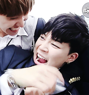 많이 어려보이는 방탄소년단 데뷔 시절..gif | 인스티즈