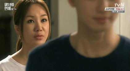 자꾸 연하남 마음에 불지르는 여친.gif | 인스티즈