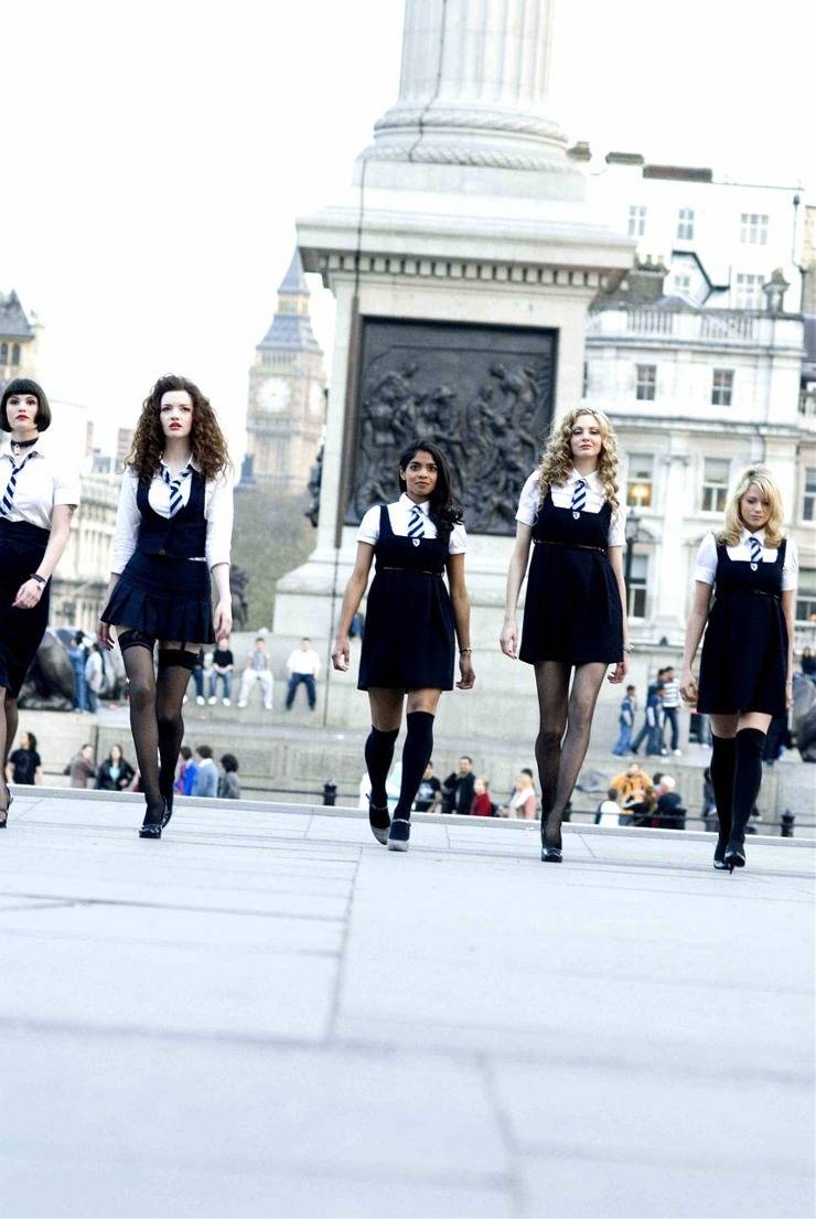 교복에 가터벨트•하네스•망사스타킹 으로 스타일링하는 게 로리타일까? (feat. 하이틴영화) | 인스티즈