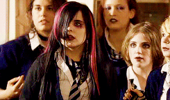 교복에 가터벨트•하네스•망사스타킹 으로 스타일링하는 게 로리타일까? (feat. 하이틴영화) | 인스티즈