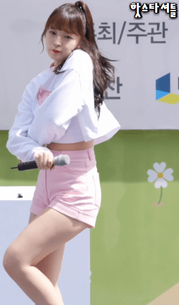 얼굴은 애기애기한데 몸매는 또 느낌이 다른 오마이걸 아린.GIF | 인스티즈