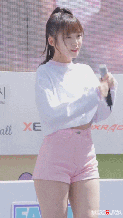 얼굴은 애기애기한데 몸매는 또 느낌이 다른 오마이걸 아린.GIF | 인스티즈