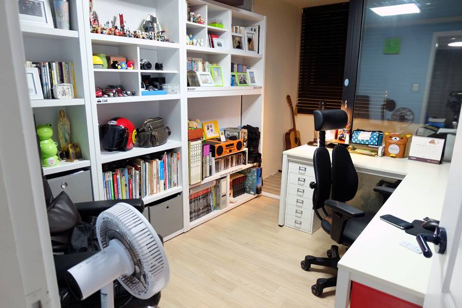 웹툰 데뷔 13년차 신인 변태 만화가 유부남의 집 | 인스티즈