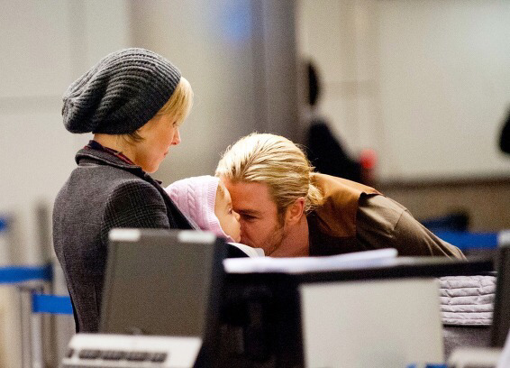 핫도그 소중하게 안고가는 어벤져스 토르(딸등신 햄식이) | 인스티즈