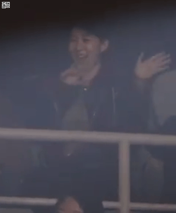 아이유 콘서트에서 갑자기 우는 유인나.jpgif | 인스티즈