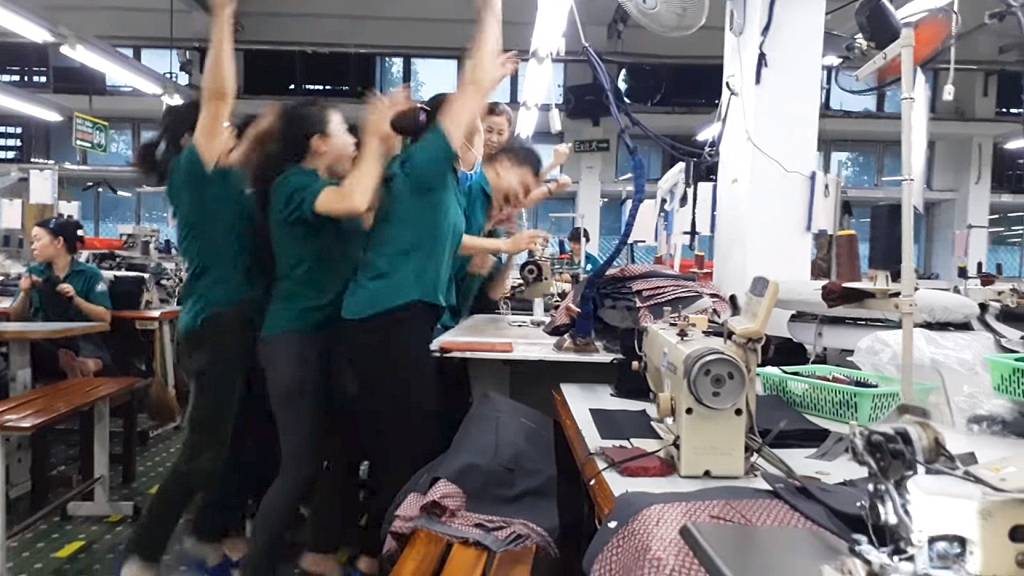 공장에 일하던 베트남 노동자들도 환호!! u-23 결승진출 현지반응 3편 | 인스티즈