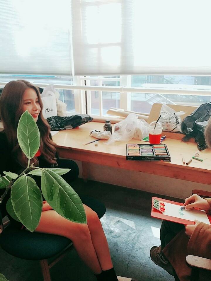 팀내 최연장자이자 서열 최하위인 두 걸그룹 멤버 | 인스티즈