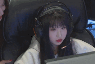 청하랑 PC방 데이트하는 여덕.gif | 인스티즈