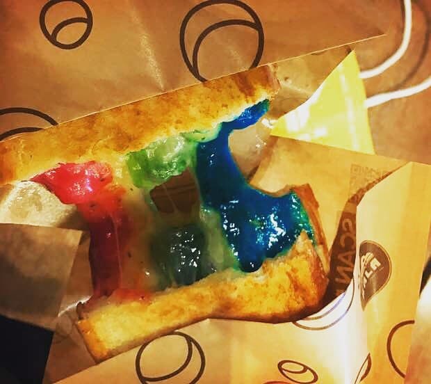 홍콩에서 파는 무지개 치즈 토스트.jpg | 인스티즈