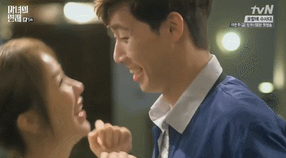 자꾸 연하남 마음에 불지르는 여친.gif | 인스티즈