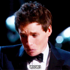 상을 휩쓸고 좋아하는 에디 레드메인gif | 인스티즈