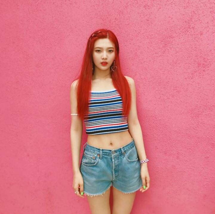 배꼽 노출한 조이 | 인스티즈