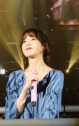 아이유 콘서트에서 갑자기 우는 유인나.jpgif | 인스티즈