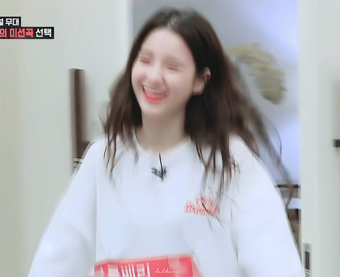 이달의소녀 희진.gif | 인스티즈