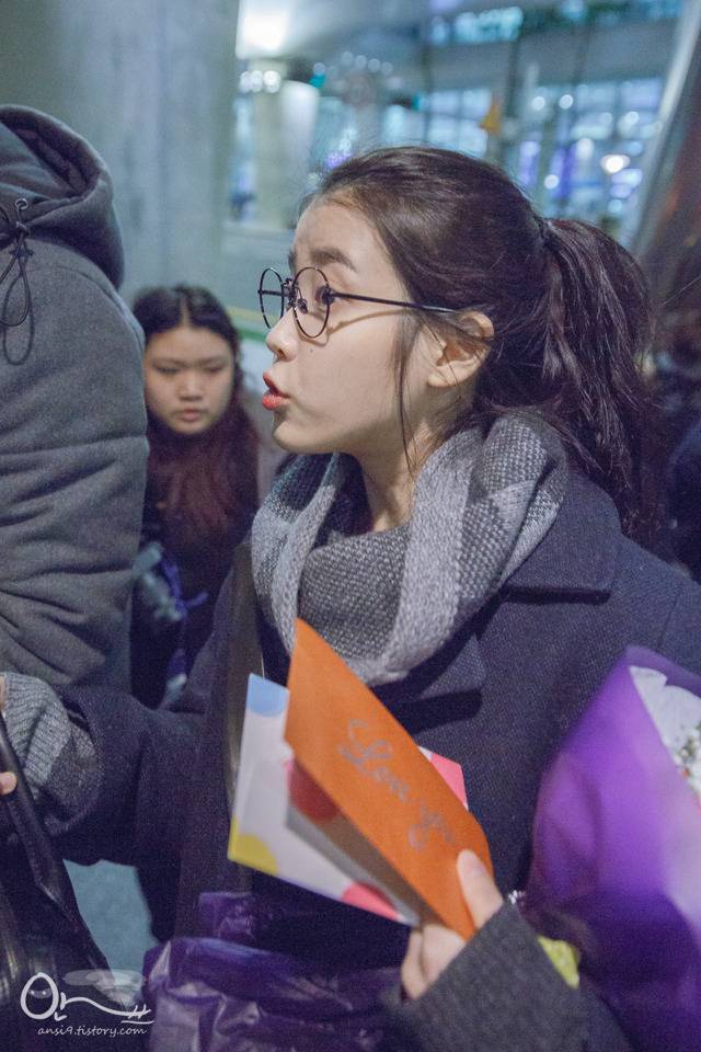 아이유 말할때 입모양.jpg | 인스티즈
