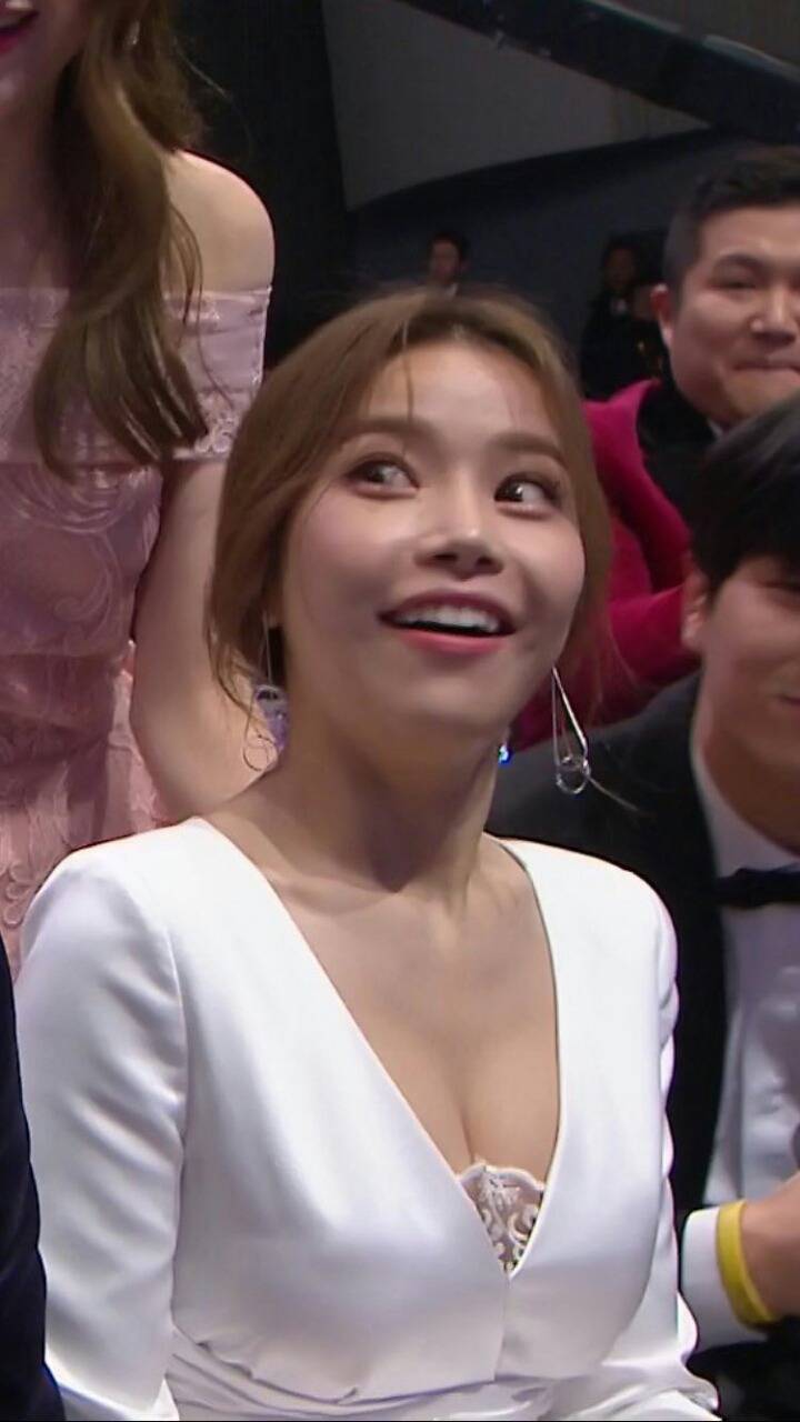 팀내 최연장자이자 서열 최하위인 두 걸그룹 멤버 | 인스티즈