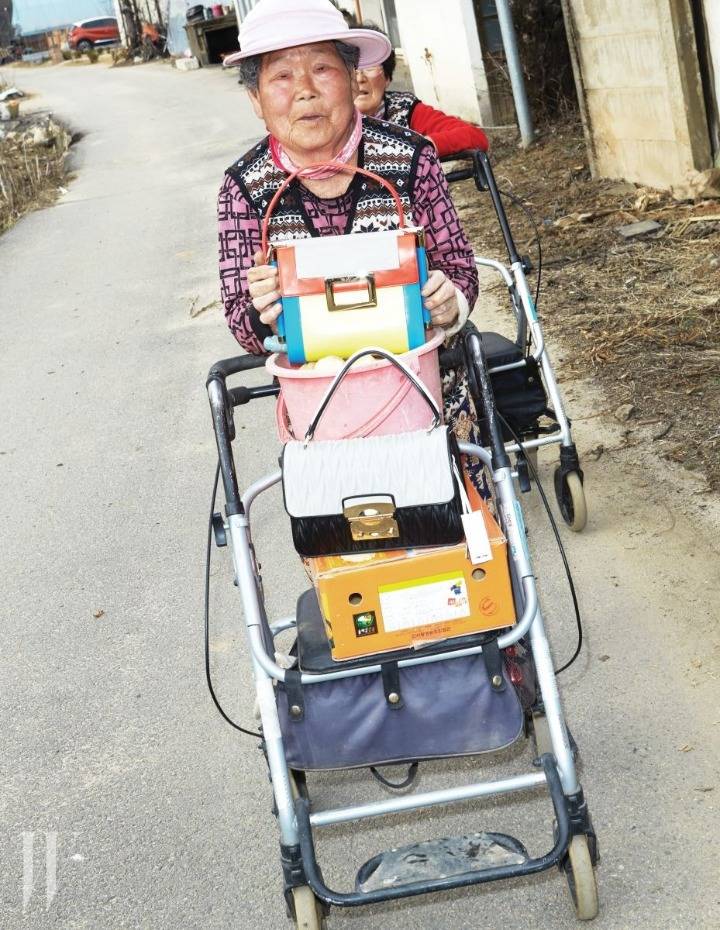 아이디어 좋다고 칭찬받고있는 명품백 화보....jpg | 인스티즈