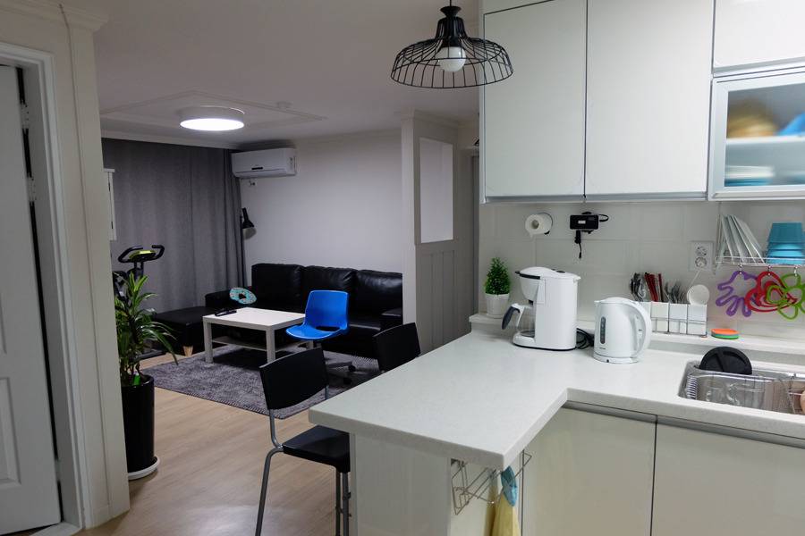 웹툰 데뷔 13년차 신인 변태 만화가 유부남의 집 | 인스티즈