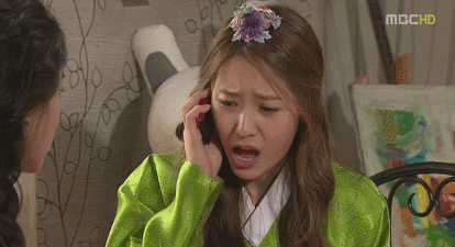 세뱃돈 받으려고 별짓 다하는 크리스탈.gif | 인스티즈